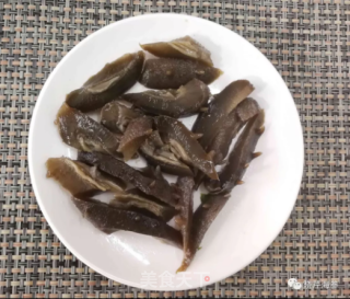 家常什锦小炒海参的做法步骤：1