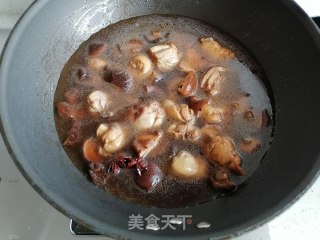 香菇炒鸡腿的做法步骤：7
