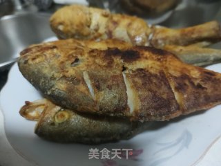 红烧鲫鱼的做法步骤：1