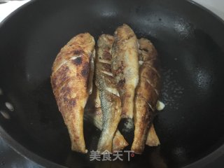 红烧鲫鱼的做法步骤：5