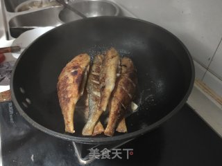 红烧鲫鱼的做法步骤：6