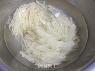 醋溜土豆丝的做法步骤：2