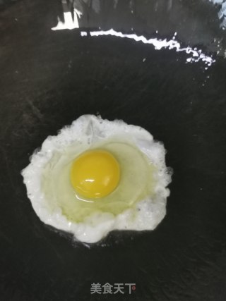 最简单又最难的菜，煎鸡蛋的做法步骤：2