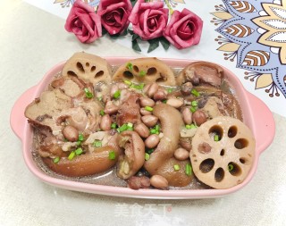 莲藕花生炖猪蹄的做法步骤：5