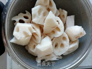 莲藕炖猪蹄的做法步骤：4