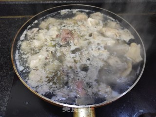 花胶鲍鱼煲鸡的做法步骤：3
