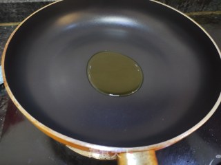 花胶冬菇焖鸡的做法步骤：2