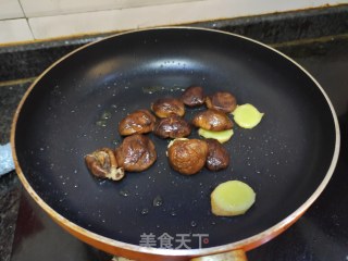 花胶冬菇焖鸡的做法步骤：4