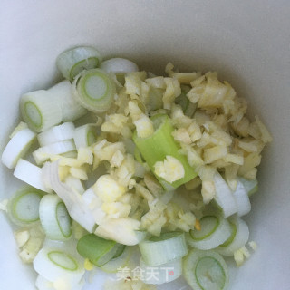 辣酱白菜炖土豆粉的做法步骤：2