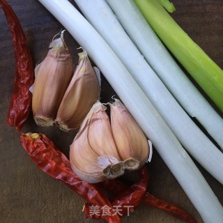 爆炒土豆丝的做法步骤：1