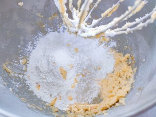 焦糖杏仁天鹅饼干的做法步骤：3