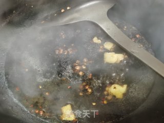 红烧鸭掌的做法步骤：2