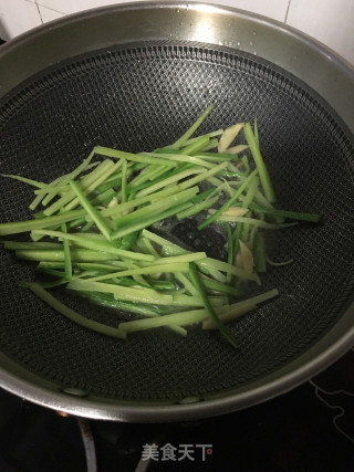 水果萝卜炒冻香干的做法步骤：4