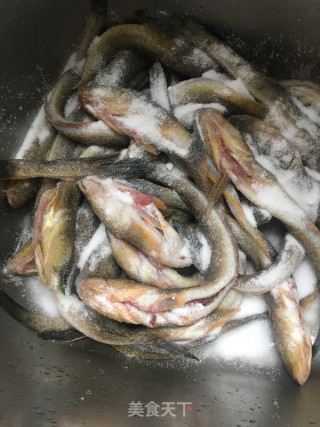 晒光鱼干的做法步骤：3