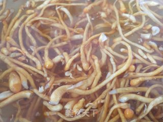 虫草花鸡胸肉丝卤的做法步骤：2