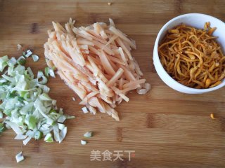 虫草花鸡胸肉丝卤的做法步骤：3