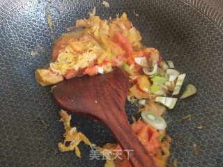酸菜西红柿热汤面的做法步骤：5