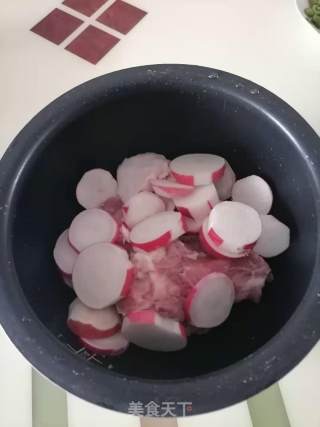筒子骨头汤的做法步骤：2