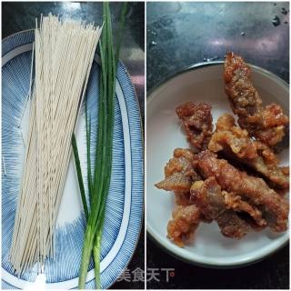 酥肉汤面的做法步骤：1