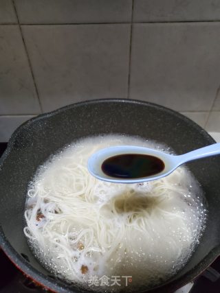 酥肉汤面的做法步骤：4
