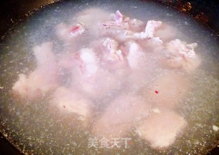 鹌鹑蛋烧排骨的做法步骤：3