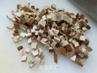 胡萝卜鸡蛋干炒饭的做法步骤：2