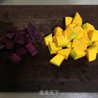 紫薯南瓜粥的做法步骤：2