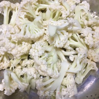 油渣炒花菜的做法步骤：1