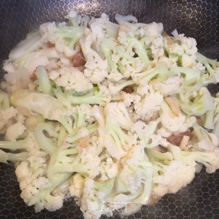 油渣炒花菜的做法步骤：7
