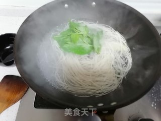 阳春面的做法步骤：4