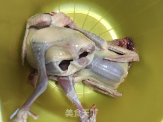 巴楚菌黄花菜炖鸽子的做法步骤：7