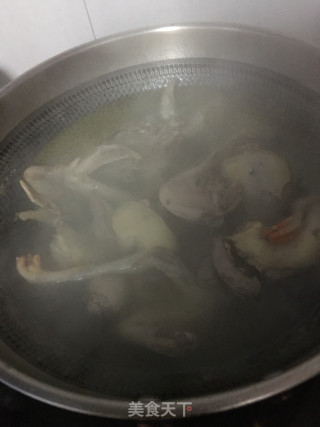 巴楚菌黄花菜炖鸽子的做法步骤：10