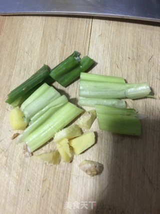 巴楚菌黄花菜炖鸽子的做法步骤：11