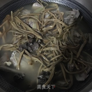 巴楚菌黄花菜炖鸽子的做法步骤：16