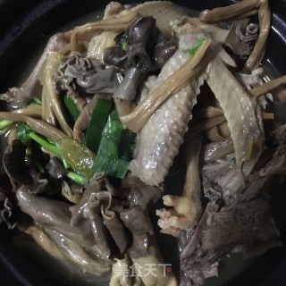 巴楚菌黄花菜炖鸽子的做法步骤：19