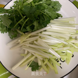韭黄香菜炒牛肉的做法步骤：3