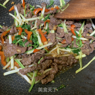 韭黄香菜炒牛肉的做法步骤：11