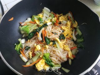 鸡蛋青菜炒面的做法步骤：7