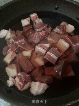 土豆炖牛肉的做法步骤：1