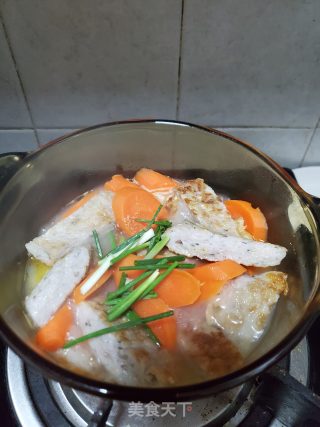 鱼饼炖胡萝卜的做法步骤：7