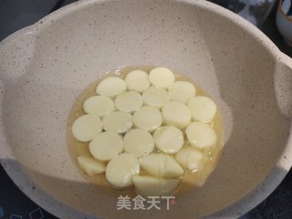 家常菜土豆烧日本豆腐的做法步骤：3