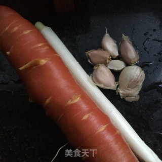 香菜拌红萝卜丝的做法步骤：1