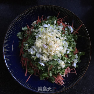 香菜拌红萝卜丝的做法步骤：4