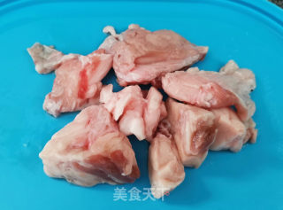 小洋葱炖牛肉的做法步骤：1
