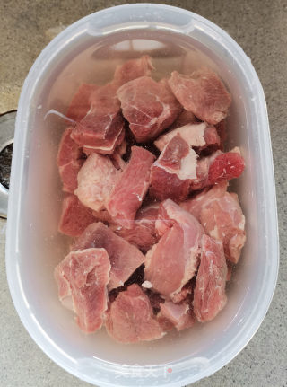 小洋葱炖牛肉的做法步骤：2