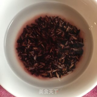 紫米大米饭的做法步骤：1