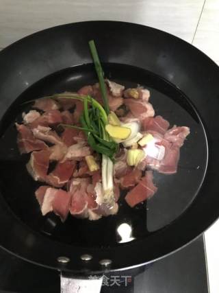 炖牛肉的做法步骤：1