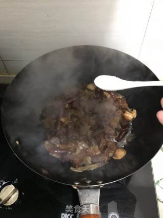 炖牛肉的做法步骤：7