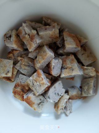 鱼饼炖番茄的做法步骤：3