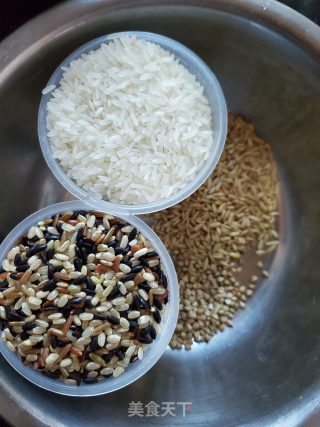 三色糙米饭的做法步骤：1